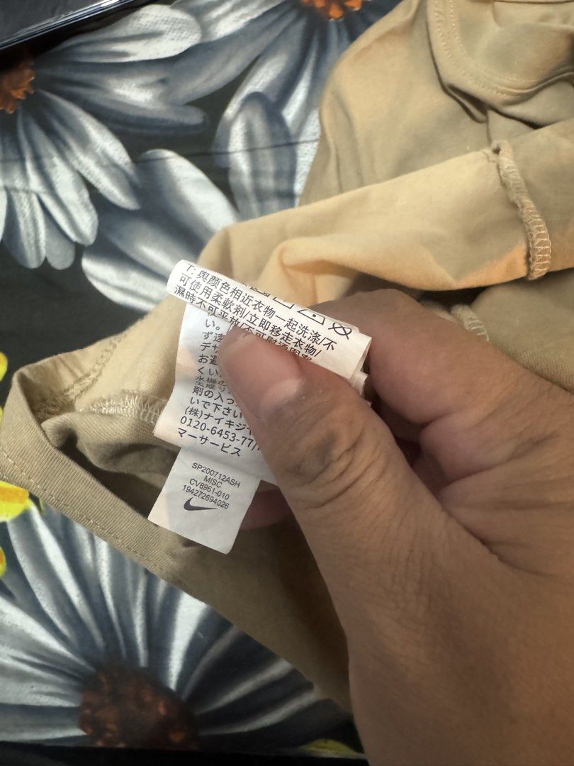 Jordan t shirt (Category: Tshirts & Polo Shirts ) located in Manila. Submitted by congratszzzzzzzz (Listing ID 1463295147, Image 2). Description: Good Condition pa po di na nagagamit. Nagbabawas na po ng damit madami na masyado. Size large to XL Walang akong panukat kaya wag na magtanong po kung anong dimension. 450 + shipping fee lalamove o jnt .