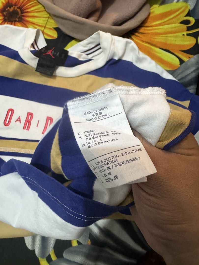 JORDAN T SHIRT LARGE (Category: Tshirts & Polo Shirts ) located in Manila. Submitted by suzuyaajuzoo (Listing ID 1464084799, Image 3). Description: JORDAN STRIPE Embroided yung jordan na spelling nya LARGE NASA TAG PERO ABOT HANGGANG XL Wala akong panukat. Rfs: Decluttering madami ng damit masyado. Via lalamove or jnt .