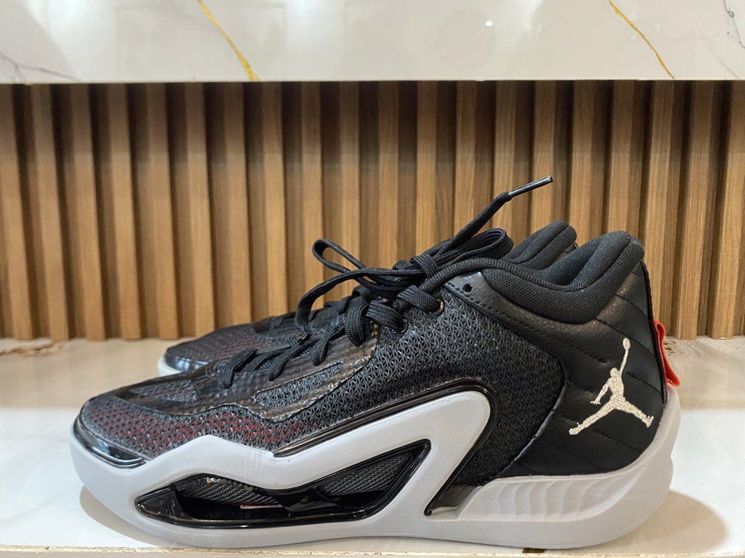 Jordan Tatum 1 (Category: Sneakers) located in Quezon City. Submitted by footspotwithpatrick (Listing ID 1463009311, Image 1). Description: Size 9 used once with box 📍Novaliches, QC ✈️Shipping nationwide fb: Patrick Langcaon We sell original pairs only, NO TO FAKES‼️ .
