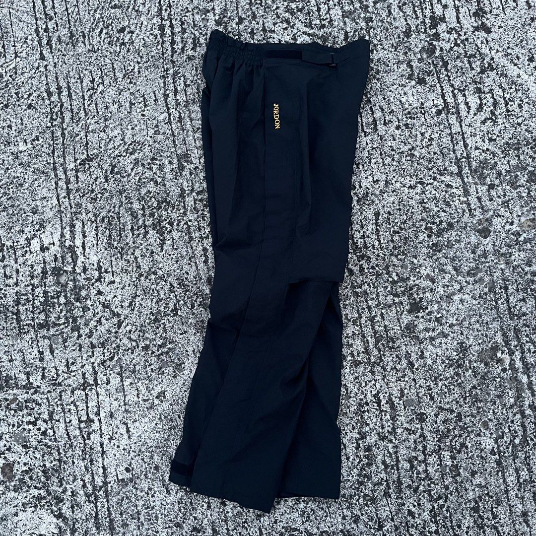 Jordon Gore-Tex Waterproof Shell Pants (Category: Trousers) located in Cauayan. Submitted by onethriftnegros (Listing ID 1464066791, Image 2). Description: - Jordyn black waterproof shell pants - Features Gore-Tex material for ultimate weather protection - Elasticated waistband with adjustable buckle closure - Drawstring at hem - Side pockets - Ideal for outdoor activities or rainy days - Versatile and functional.