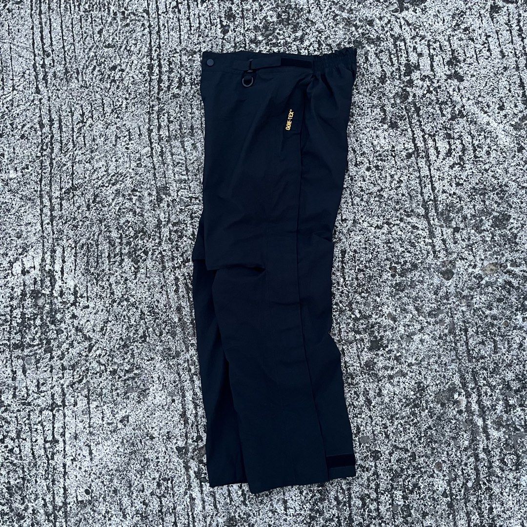 Jordon Gore-Tex Waterproof Shell Pants (Category: Trousers) located in Cauayan. Submitted by onethriftnegros (Listing ID 1464066791, Image 1). Description: - Jordyn black waterproof shell pants - Features Gore-Tex material for ultimate weather protection - Elasticated waistband with adjustable buckle closure - Drawstring at hem - Side pockets - Ideal for outdoor activities or rainy days - Versatile and functional.
