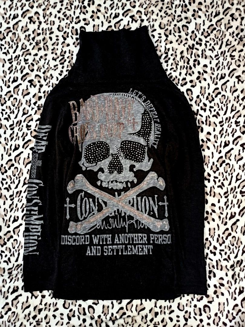 JP Brand Edgeline Skull Graphic Turtle Neck (Category: Shirts) located in Los Banos. Submitted by nicot_nit (Listing ID 1464080621, Image 2). Description: mine ₱1620 (OR DROP YOUR BEST OFFER)❗ +sf 24.5x16.5 small 10/10 no issues click or slides each photos for any flaws n other details, dm me or comment to purchase n other details📩.
