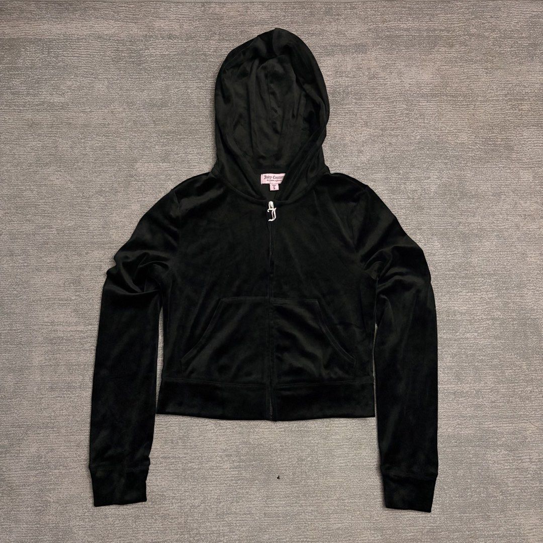 Juicy Couture Y2K Black Velour Jacket (Category: Coats, Jackets and Outerwear) located in Batangas. Submitted by bermudaph.2 (Listing ID 1463973982, Image 1). Description: .