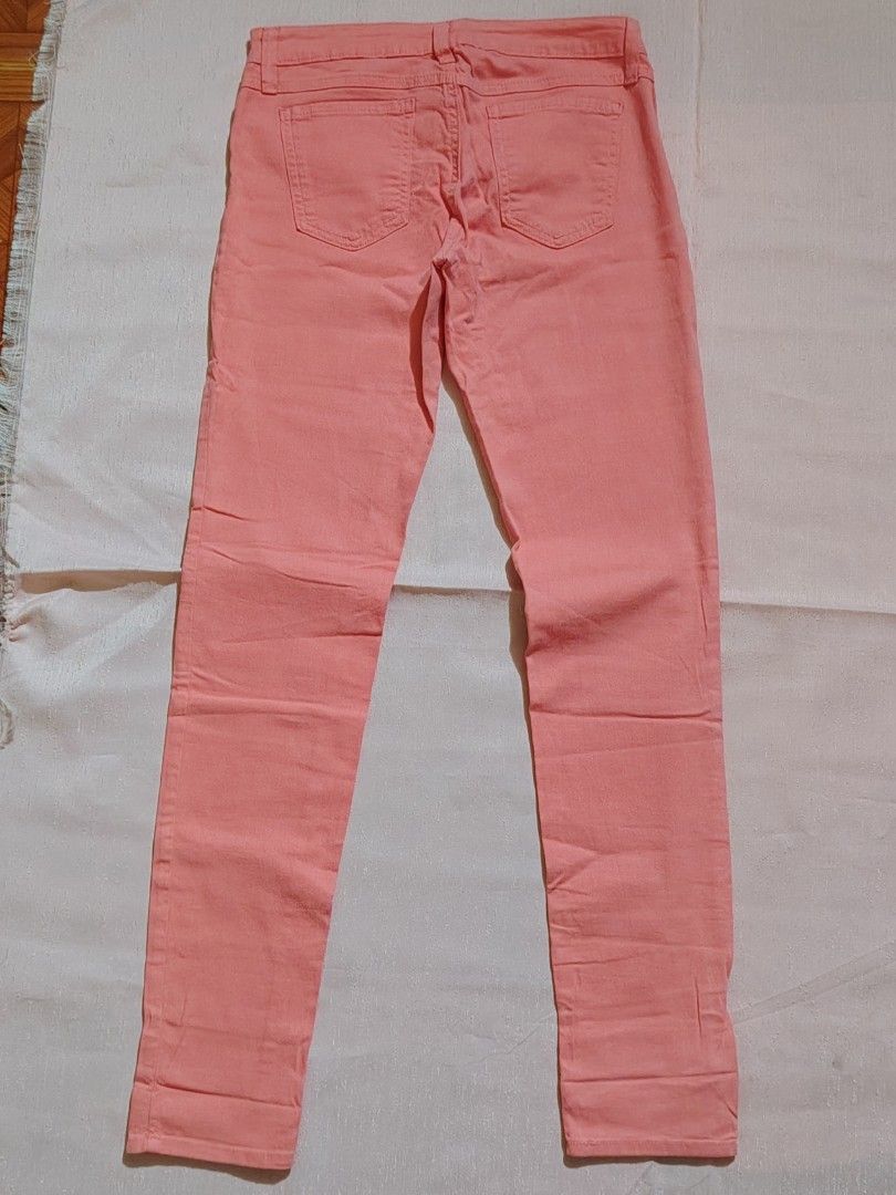 'JUST USA' Pink Jeans (Category: Jeans) located in Quezon City. Submitted by flutter.prism10 (Listing ID 1464117409, Image 2). Description: Never been used. It doesn't fit to me. Length: 37.5" Waist: 30" Hip: 33".