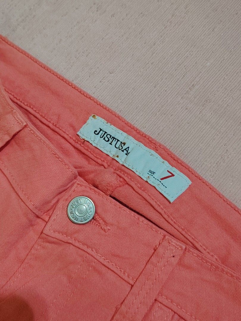 'JUST USA' Pink Jeans (Category: Jeans) located in Quezon City. Submitted by flutter.prism10 (Listing ID 1464117409, Image 3). Description: Never been used. It doesn't fit to me. Length: 37.5" Waist: 30" Hip: 33".