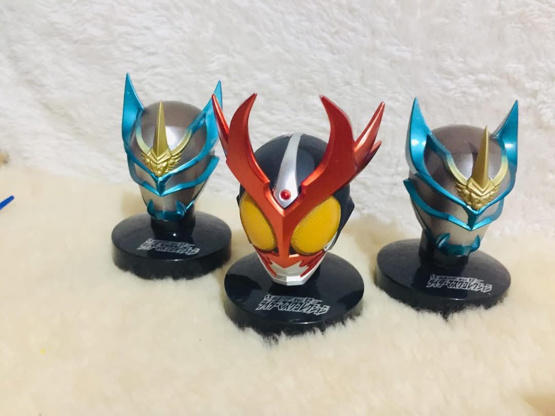 Kamen Rider Helmet Mini Figures Set (Category: Figurines & Statues) located in Baguio. Submitted by izza_thrifty (Listing ID 1464082047, Image 1). Description: - Set of 3 Kamen Rider helmet mini figures - Includes the main Rider and two other characters - Each figure comes with a display base - Bases feature Japanese text - One base has a battery compartment (functionality not specified) - Ideal for Kamen Rider collectors.