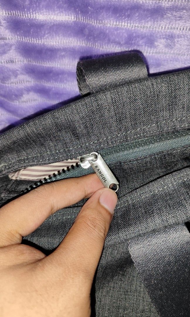 Kangol 2way bag (Category: Laptop Bags & Sleeves) located in Manila. Submitted by thecalvinedit (Listing ID 1463975943, Image 3). Description: Kangol 2-Way Bag Sling • Handbag ✨ Like-new condition! ✨ Barely used & very well-maintained ✨ Clean with minimal signs of use ✨ Versatile 2-way design — perfect for everyday use 📸 Actual item shown in photos. 💯 Ready to use — grab it while available!.