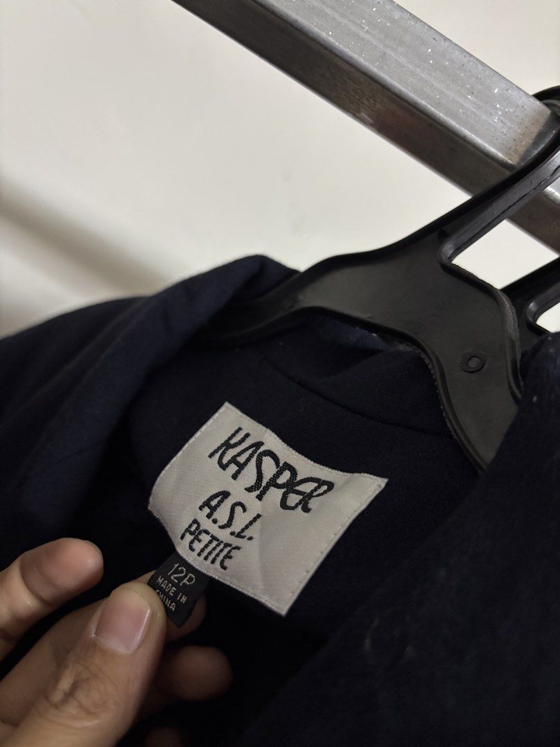 Kasper A.S.L (Category: Coats, Jackets and Outerwear) located in Pila. Submitted by isabelasthriftclothes (Listing ID 1464078211, Image 2). Description: .