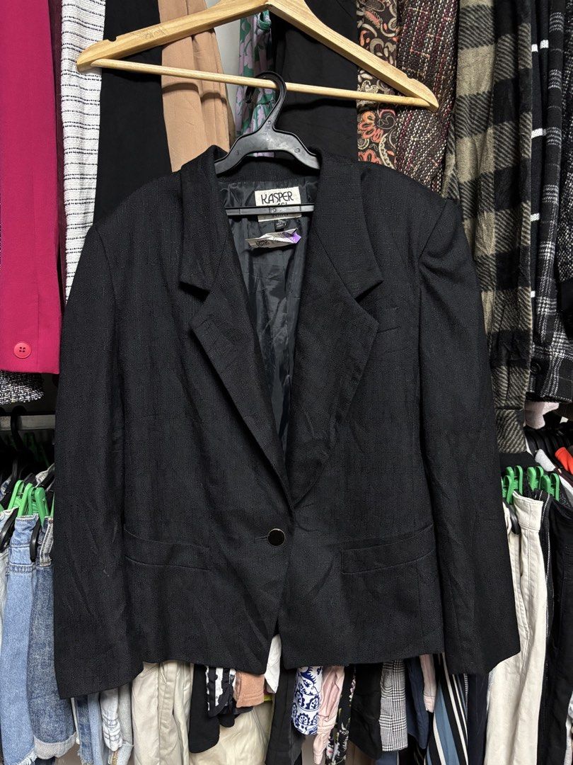 Kasper A.S.L Coat (Category: Coats, Jackets and Outerwear) located in Pila. Submitted by isabelasthriftclothes (Listing ID 1464061049, Image 1). Description: .