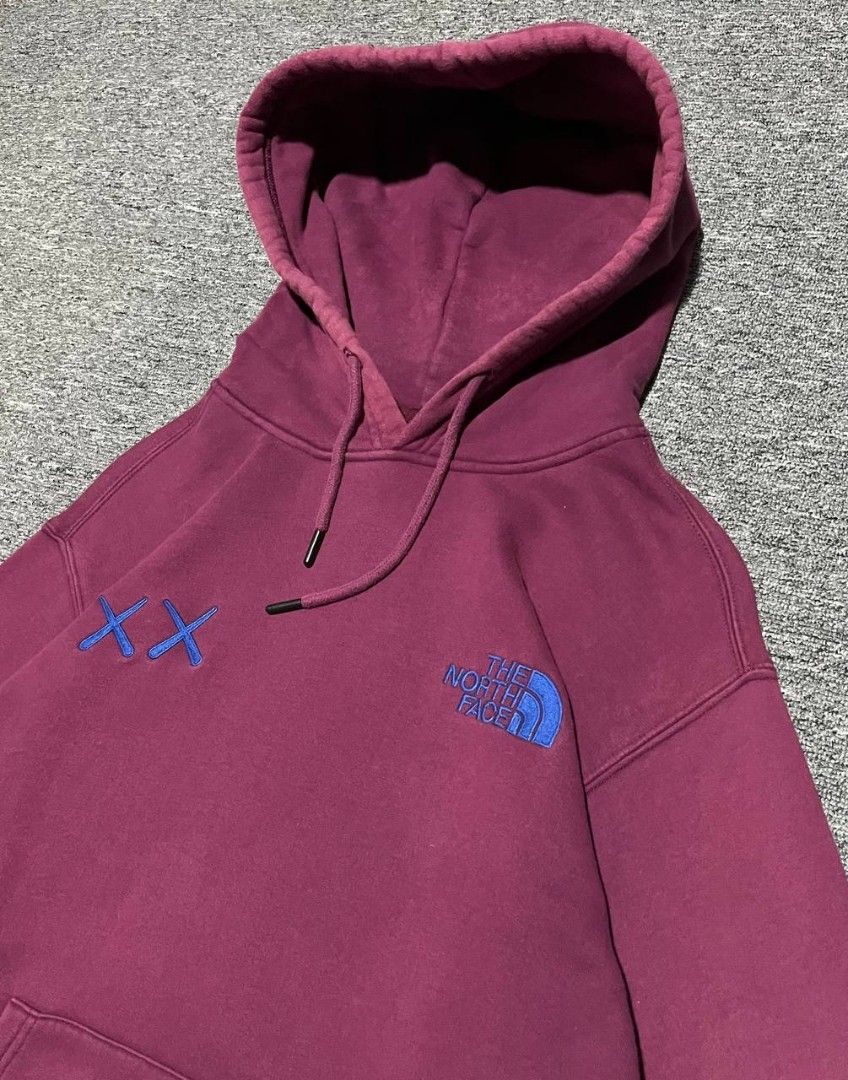 KAWS x THE NORTH FACE HOODIE (Category: Coats, Jackets and Outerwear) located in Caloocan City. Submitted by wewearworn (Listing ID 1464067900, Image 3). Description: Large Best Fit 21.5 x 28 Very good condi 8.5/10 Color Rate.
