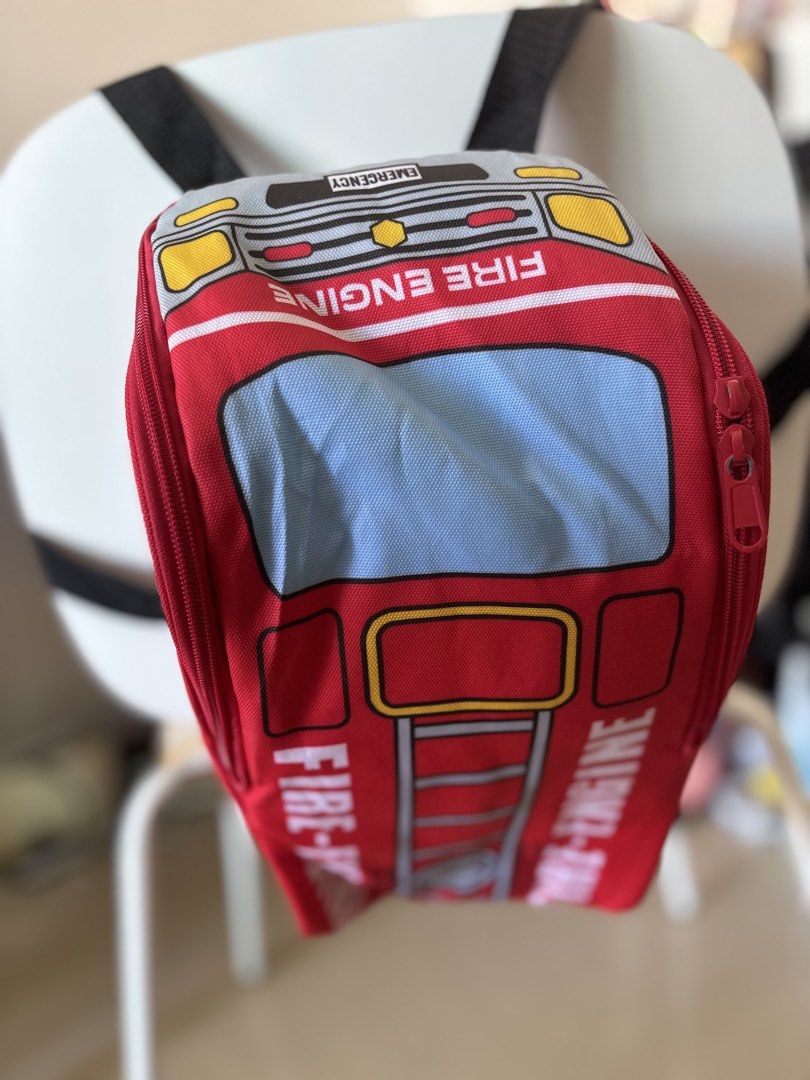 Kids Fire Engine Backpack （分類：背包）位於 Hong Kong。 由 greeny000 提交（商品編號 1463979913，圖片 1）。簡介： 。