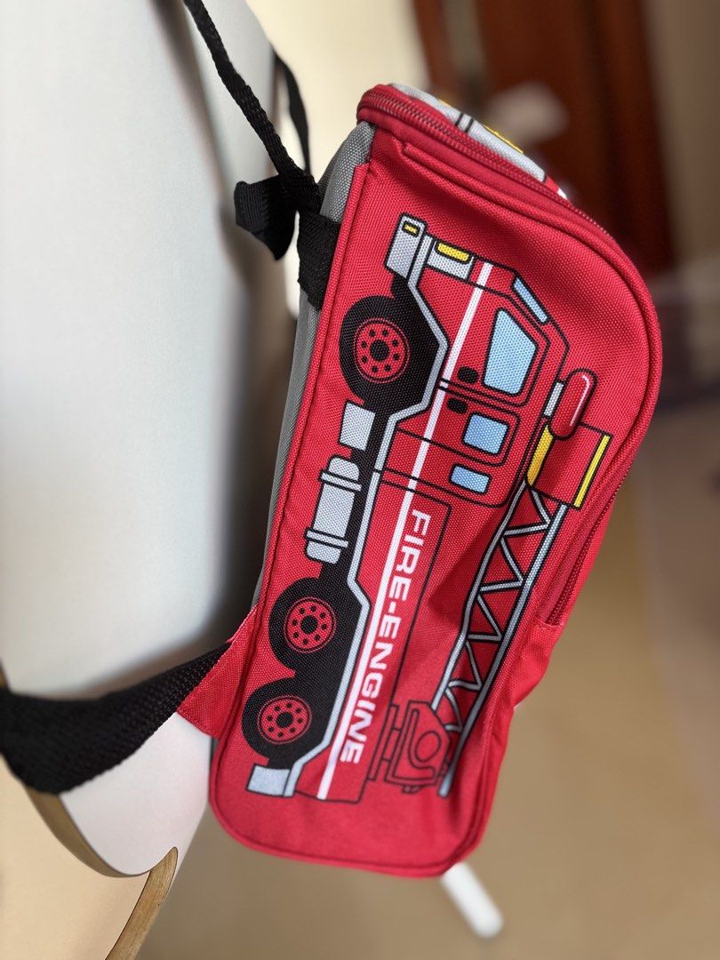 Kids Fire Engine Backpack （分類：背包）位於 Hong Kong。 由 greeny000 提交（商品編號 1463979913，圖片 2）。簡介： 。