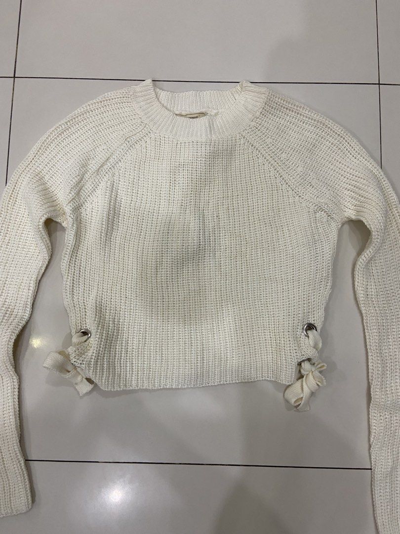 knitted long sleeves (Category: Longsleeves) located in Lucena. Submitted by trishteayvette (Listing ID 1464006918, Image 1). Description: .