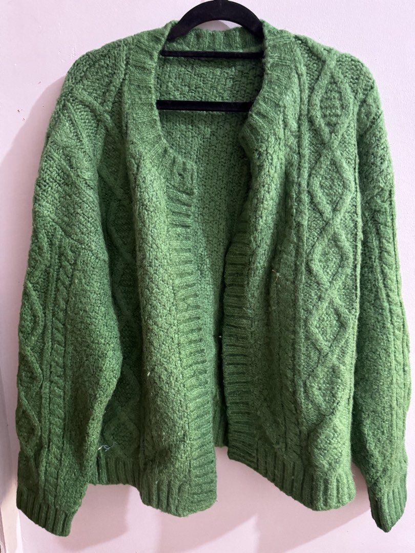 knitting sweaters dark green (Category: Others Tops) located in Manila. Submitted by peppaa.834 (Listing ID 1463981586, Image 1). Description: .