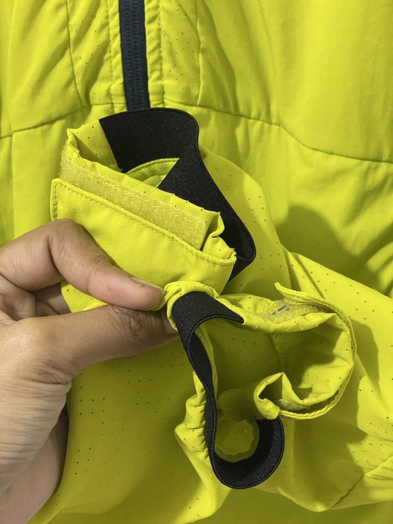 Kolon Sport Future Balance Hiking Jacket (Category: Coats, Jackets and Outerwear) located in Tuguegarao City. Submitted by ziggerryy (Listing ID 1464116439, Image 3). Description: No flaws. No holes. Ang ganda nito Fit M-L Unisex For light and moderate rain only.