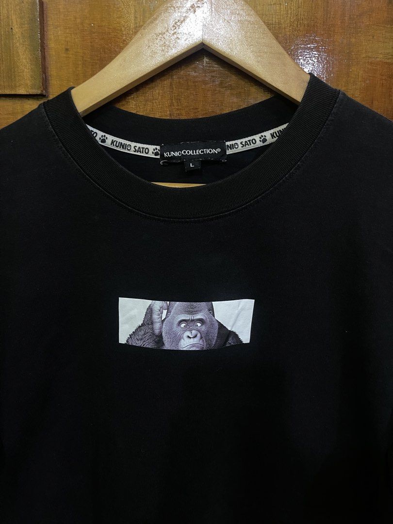 Kunio Collection Shirt (Category: Tshirts & Polo Shirts ) located in Marikina City. Submitted by greatfindsmnlph (Listing ID 1463938896, Image 2). Description: Kunio Collection Shirt Price: 250 Size: Large Width: 22.5 Length: 28 Color: Black Color Rate: 10/10 Condition: 10/10 almost new Very nice in actual.