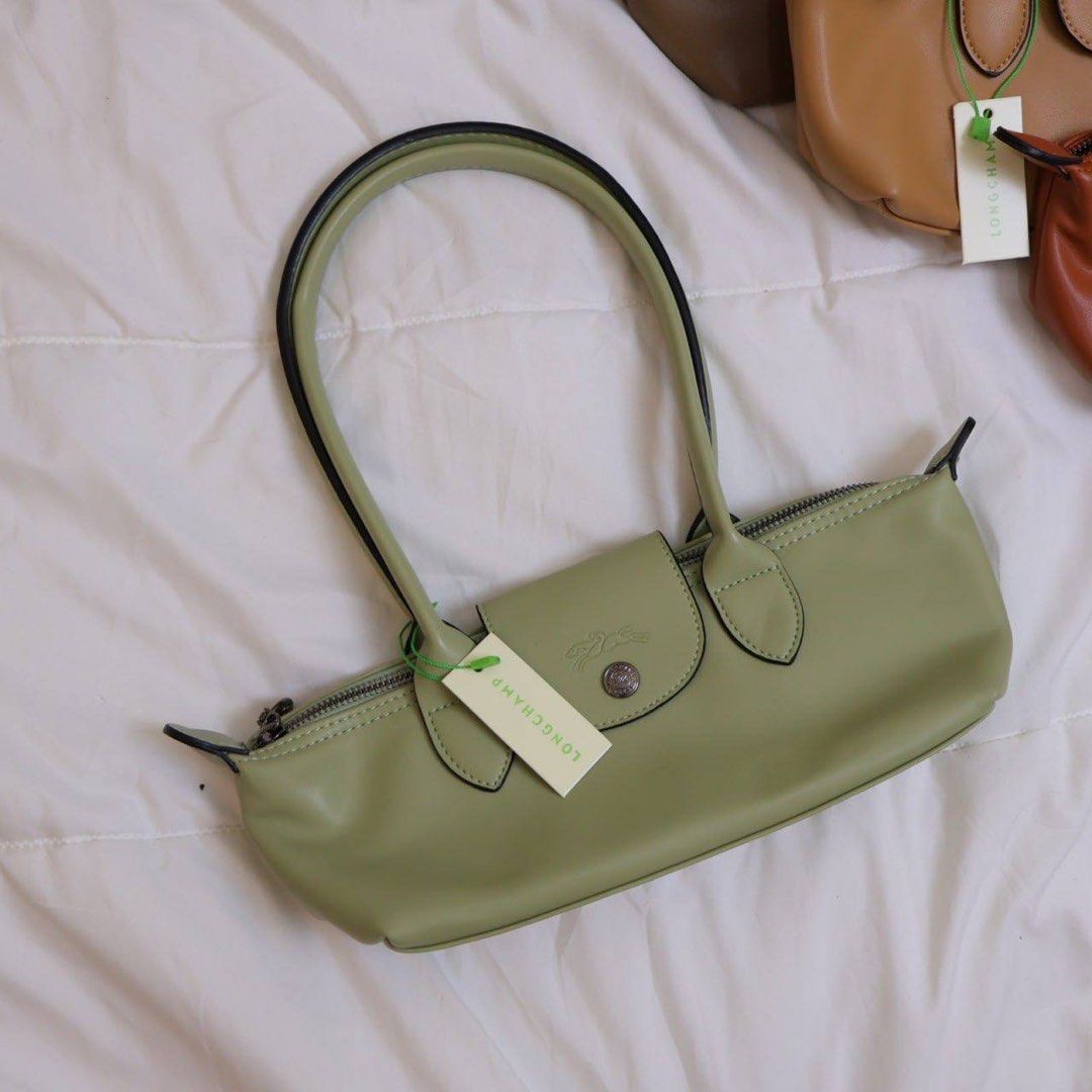 L0ngchamp East West Leather (Category: Shoulder Bags) located in Manila. Submitted by mypshopp (Listing ID 1464019376, Image 2). Description: .