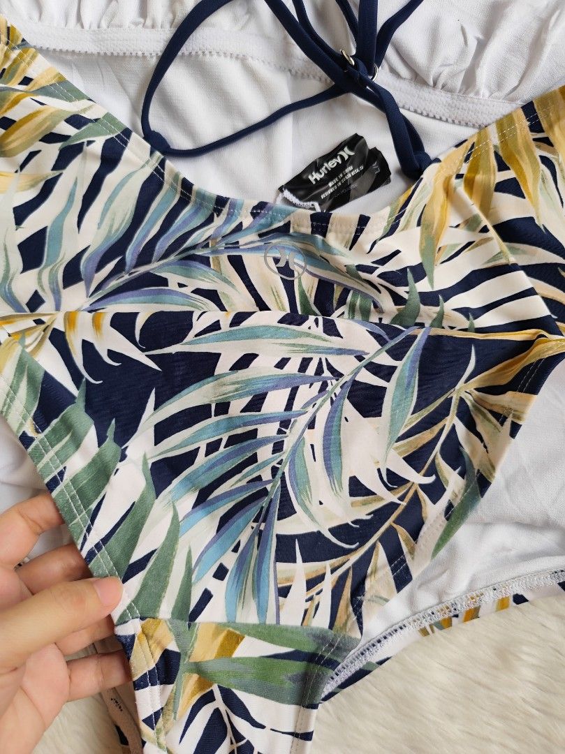 (L) Hurley One Piece Swimsuit (Category: Bikinis & Swimsuits) located in Paranaque City. Submitted by tanz2014 (Listing ID 1463973330, Image 3). Description: 🥀𝐒𝐔𝐏𝐄𝐑 𝐆𝐀𝐍𝐃𝐀 𝐍𝐈𝐓𝐎🥀 🌻Good Used🌻 🌼Brand: HURLEY ➡️Padded ➡️minimal fine lint see photo 🌸Size: Large 💸Mine: P349 🔺All Items are PRELOVED in good condition. 🔺Please do manage your expectations. 🔺WASH before USE‼️ 🔺BUY at your own RISK‼️ ❌NO RETURN, NO EXCHANGE POLICY❌ 🚫
