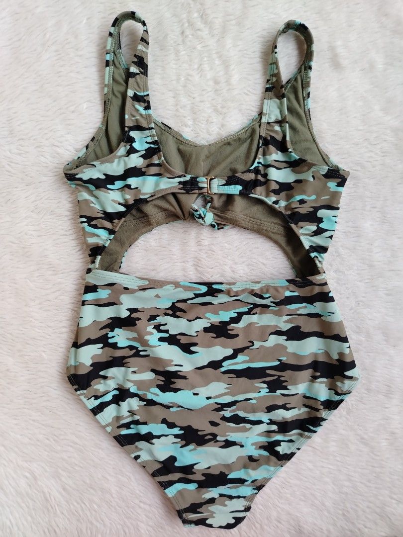 (L) No Boundaries (Category: Bikinis & Swimsuits) located in Paranaque City. Submitted by closetbykimkirsten (Listing ID 1464026100, Image 2). Description: 🎀Good Condition 🎀 ✨Brand: No Boundaries ⚡Nonpad w/ Pad Slot (ISSUE: super minimal fine lint) 🪷Size: Large 💸Price: P249 (Non Negotiable) ♦️All Items are PRELOVED in good condition. ♦️Please do manage your expectations. ♦️WASH before USE ♦️BUY at your own RISK 🔥NO RETURN NO EXCHANGE POLICY�