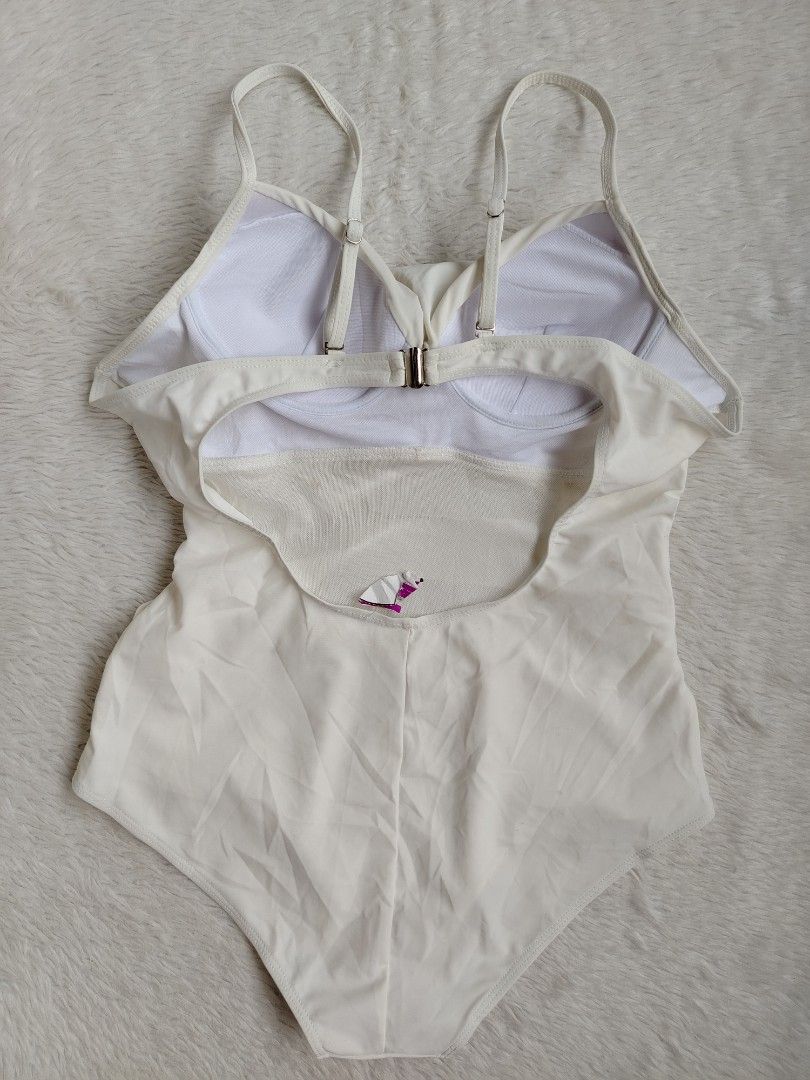(L) One Piece Swimsuit (Category: Bikinis & Swimsuits) located in Paranaque City. Submitted by closetbykimkirsten (Listing ID 1464024974, Image 2). Description: 🎀BrandNew 🎀 ✨Brand: Cut Brand ⚡Full pad/Underwire 🪷Size: Large 💸Price: P249 (Non Negotiable) ♦️All Items are PRELOVED in good condition. ♦️Please do manage your expectations. ♦️WASH before USE ♦️BUY at your own RISK 🔥NO RETURN NO EXCHANGE POLICY🔥 ⛔BOGUS BUYER/JOY RESERVER will be po