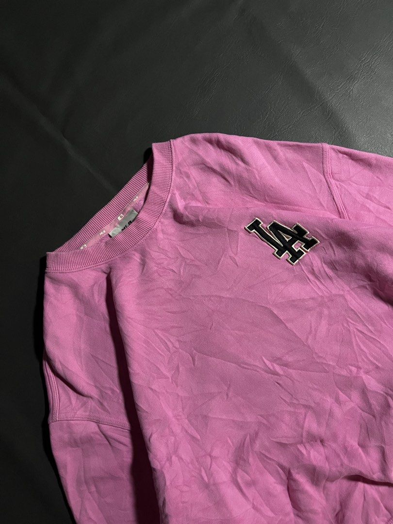 LA pull over (Category: Hoodies) located in Aurora. Submitted by dl.thrift06 (Listing ID 1464054102, Image 2). Description: Dimes: (INCHES) W-24(boxy) L-26 Large best fit Issue:❌.