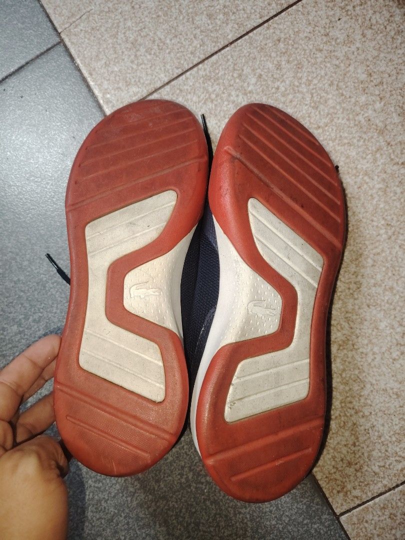 LACOSTE (Category: Sneakers) located in Pasig City. Submitted by michelle.asuki (Listing ID 1464016811, Image 3). Description: LACOSTE SHOES SIZE 8 MAY ISSUE PERO. MAGANDA PA. SYA NASTOCK. KASI 1250 DM DM DM DM.