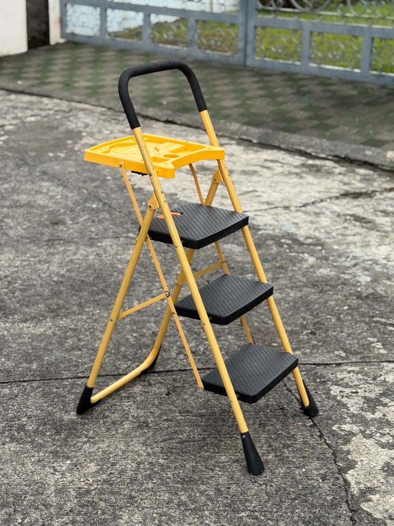 Ladder🪜 (Category: Ladders & Steps) located in Manila. Submitted by mightyfox.28e9a1 (Listing ID 1464076647, Image 3). Description: .