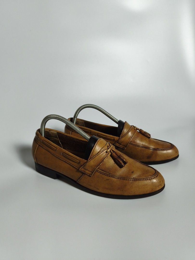 Lancerod classic tan leather tassel loafers (Category: Casual Shoes) located in Puerto Princesa. Submitted by altchithrift (Listing ID 1463940299, Image 1). Description: Lancerod Yan Loafers manage your expectations since this is a thrifted piece. Location: Puerto Princesa City, Palawan 📍 Item is in prestige condition - stored and cleaned properly. Brand: Lancerod Type: Loafers Color: Tan Size: 17.5 EEE/ US 7-7.5 ♂️ or US 8.5♀️/UK 6.5/EU 40 (The