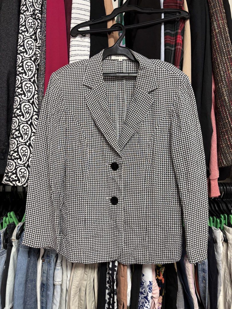 Lapine Blanche (Category: Coats, Jackets and Outerwear) located in Pila. Submitted by isabelasthriftclothes (Listing ID 1464047275, Image 1). Description: .