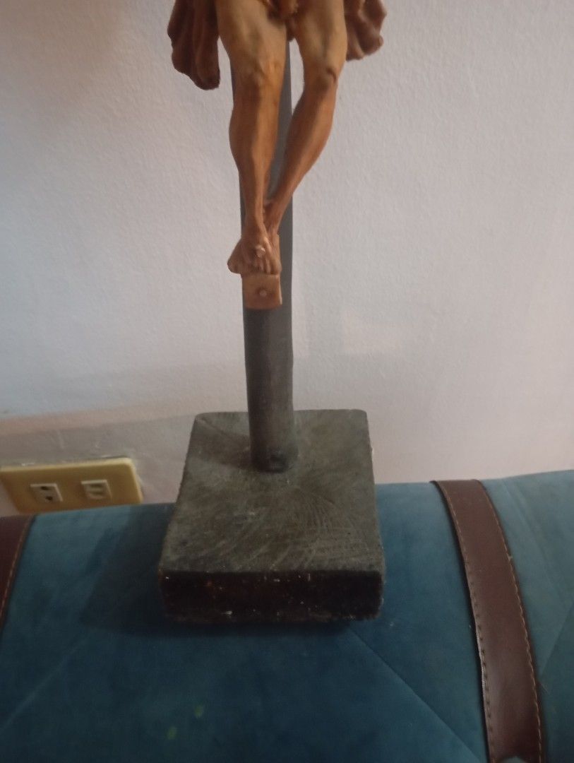 Large crucifix (Category: Religious Items) located in Las Pinas. Submitted by the_recycle_shop (Listing ID 1464137412, Image 3). Description: 1.5 tall Wood cross resin crucifix.