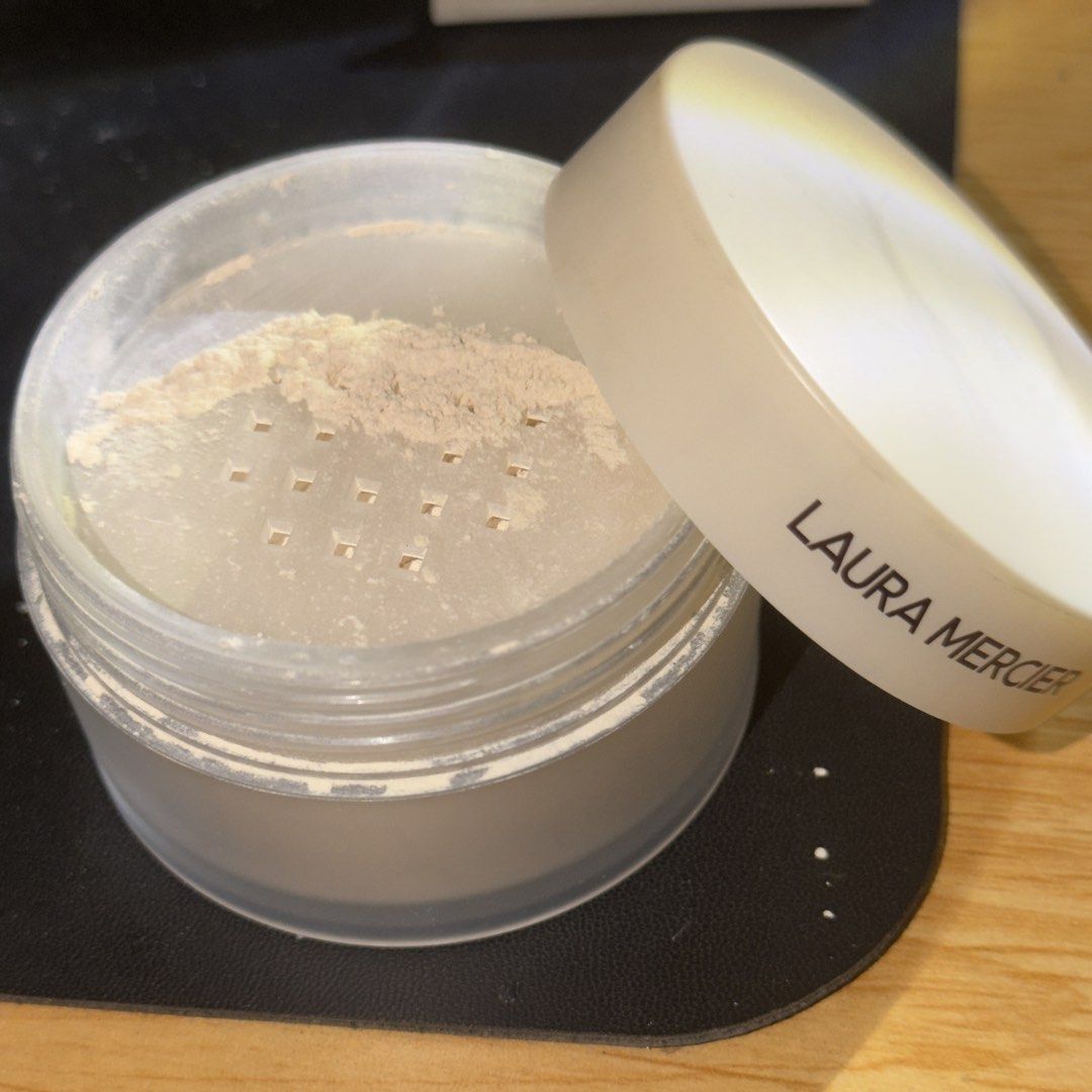 Laura Mercier Setting Powder (Category: Makeup) located in Quezon City. Submitted by konzum (Listing ID 1464031392, Image 3). Description: Original Laura Mercier translucent loose longwear setting powder 29 gms -this truly translucent shade work on all skin tones, and create soft-focus effect, subtly blur fine lines and imperfections. -just opened and tested once -free Laura Mercier powder puff -free shipping within Quezon City only -negotiable.