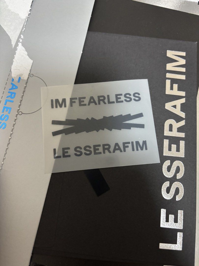 LE SSERAFIM FEARLESS Album Blue Chypre Version (Category: CDs & DVDs) located in Cavite. Submitted by karlpicks (Listing ID 1464116437, Image 2). Description: - LE SSERAFIM FEARLESS album - Blue Chypre version - Includes photobook - Includes photocard - Minor wear on outer box (please check photos for condition).