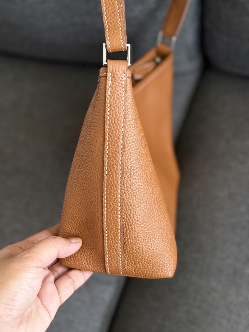 Leather Cognac crossbody bag (Category: Cross-body Bags) located in Quezon City. Submitted by MissusB (Listing ID 1463950116, Image 3). Description: No brand. Very soft leather. Ala hermes .