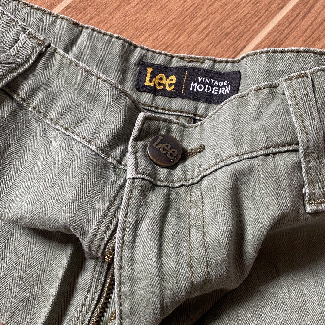 Lee carpenter short for women (Category: Shorts) located in Paete. Submitted by fat.archives (Listing ID 1464080707, Image 3). Description: Dimes Waist 29 Length 16 +sf.