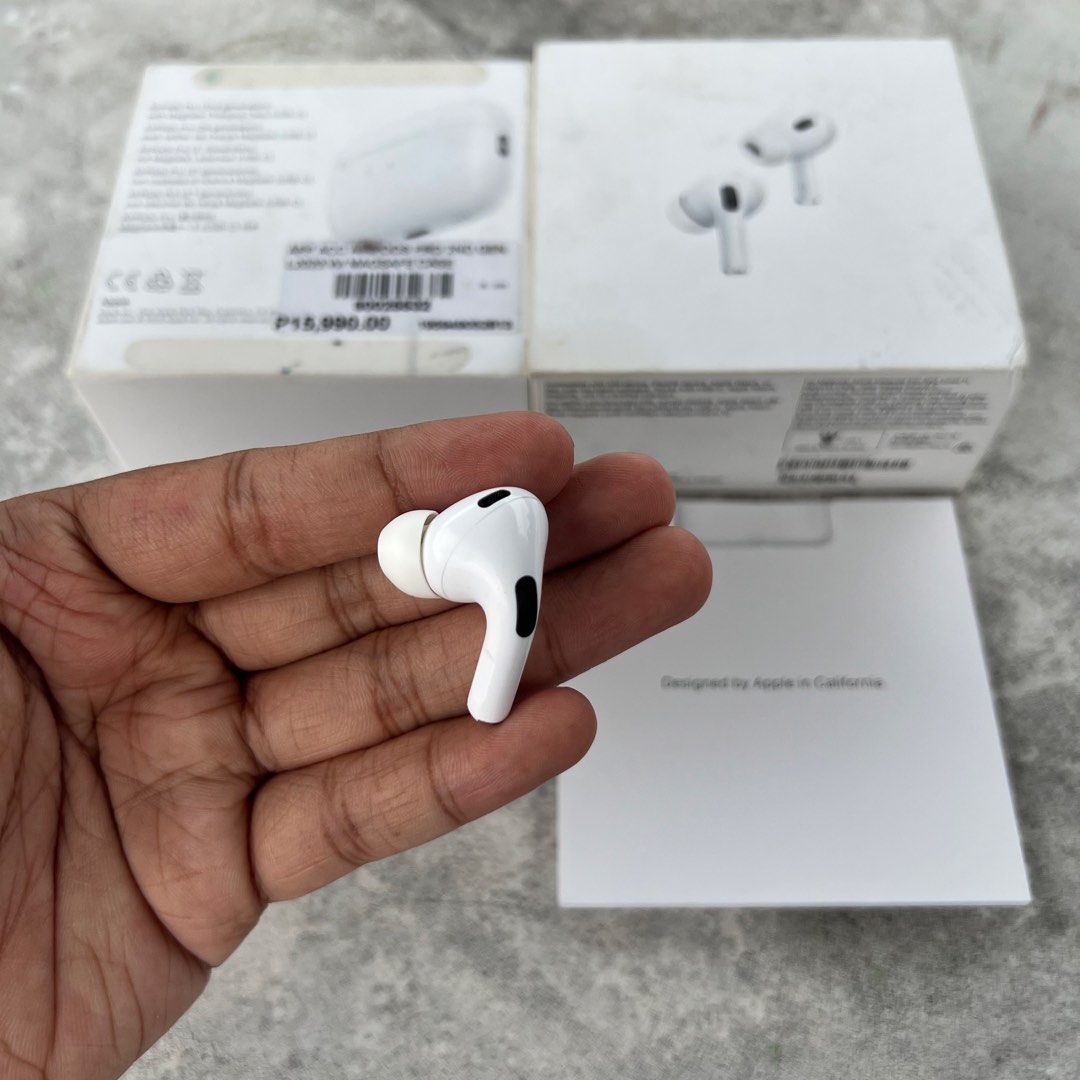 Left Pod Airpods Pro 2 Original (Lightning) (Category: Earphones) located in Cebu City. Submitted by luckyyfindss (Listing ID 1464024571, Image 3). Description: Left Pod Airpods Pro 2 Original (Lightning) I offer replacements to those missing or lost either charging case, left, and right Airpods this is the best for you 💯 - Still in great condition no issues - A2699 Model Number - All features are working - Cleaned and sanitized - Updated to lat