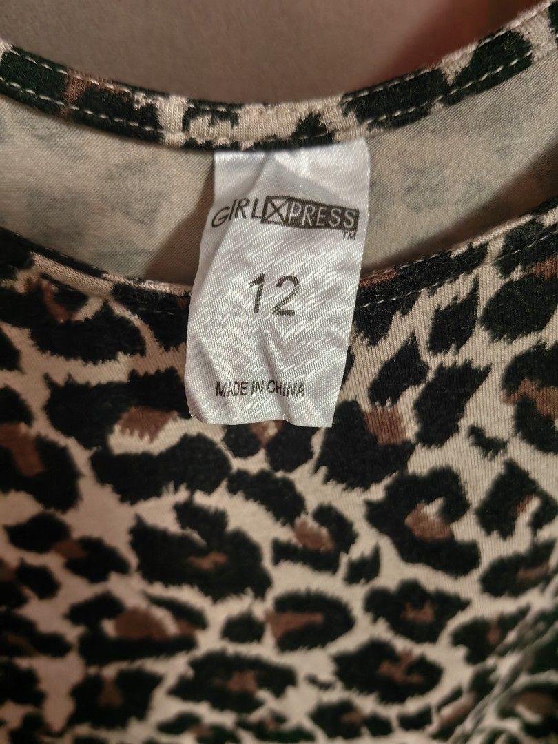 Leopard longsleeves (Category: Longsleeves) located in Malolos. Submitted by aemcloset (Listing ID 1464077392, Image 2). Description: Width 14 Length 22 Up to semi large 36bust Stretchy cotton.