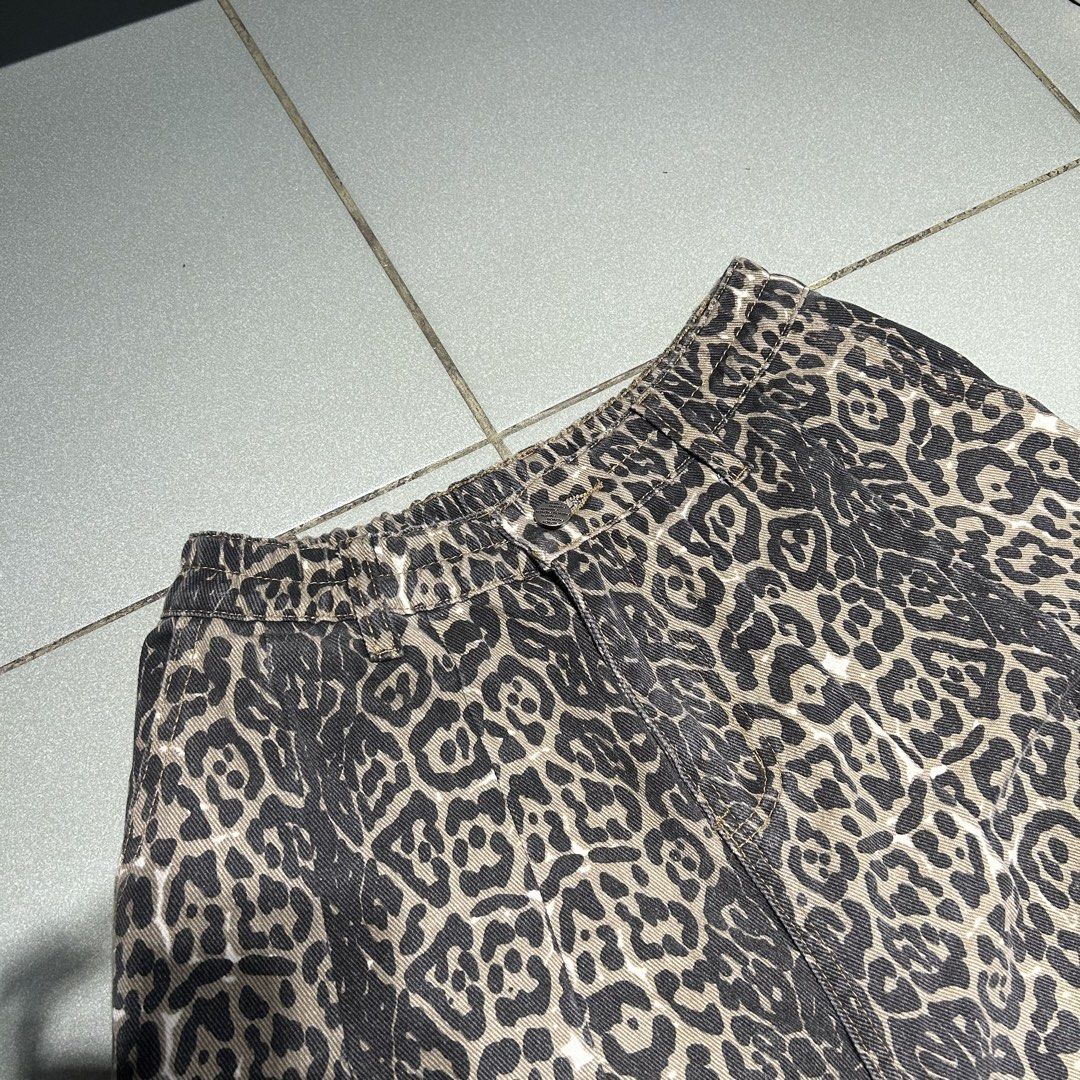 Leopard Baggy Pants (Category: Jeans) located in Angeles City. Submitted by 5am.collective (Listing ID 1463970689, Image 2). Description: Leopard Baggy Pants🐆💎 PHP 899 Only🏷️ Waist 27-30 Length 39 Leg Open 13 As New Condition💙.