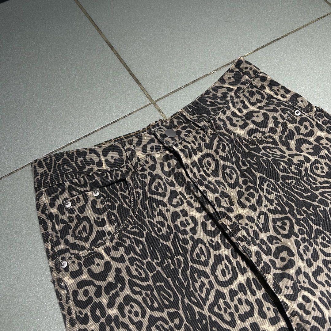 Leopard Baggy Pants (Category: Jeans) located in Angeles City. Submitted by 5am.collective (Listing ID 1463971312, Image 2). Description: Leopard Baggy Pants (2) 🐆 PHP 749 Only🏷️ Waist 30 Length 41 Leg Open 10 As New Condition💙.