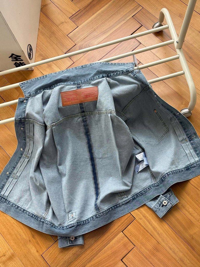 全新Levi's 牛仔褸 LEVIS × BEAMS SUPER WIDE TRUCKER聯名 牛仔夾克LEVIS jacket × BEAMS jacket LEVIS 外套× BEAMS 外套 LEVIS 牛仔外套× BEAMS 牛仔外套 （分類：牛仔褲）位於 Hong Kong。 由 Lammama 提交（商品編號 1464086211，圖片 8）。簡介： M~xxl 深牛仔藍 淺牛仔藍 🌘聯名款牛仔水洗面料 尺碼錶：175 120穿m合適 M: 胸圍125肩寬55 衣長63 L: 胸圍129肩寬57 衣長65 xl: 胸圍133 肩寬59衣長67 Xxl: 胸圍137 肩寬61衣長69 訂貨需要1-2星期 可以Payme AlipayHK FPS 銀行轉賬 衣服2件95折 3件9折 。