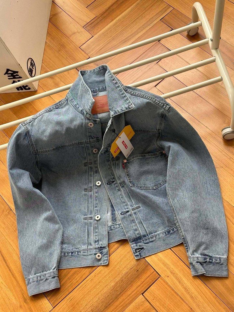 全新Levi's 牛仔褸 LEVIS × BEAMS SUPER WIDE TRUCKER聯名 牛仔夾克LEVIS jacket × BEAMS jacket LEVIS 外套× BEAMS 外套 LEVIS 牛仔外套× BEAMS 牛仔外套 （分類：牛仔褲）位於 Hong Kong。 由 Lammama 提交（商品編號 1464086211，圖片 4）。簡介： M~xxl 深牛仔藍 淺牛仔藍 🌘聯名款牛仔水洗面料 尺碼錶：175 120穿m合適 M: 胸圍125肩寬55 衣長63 L: 胸圍129肩寬57 衣長65 xl: 胸圍133 肩寬59衣長67 Xxl: 胸圍137 肩寬61衣長69 訂貨需要1-2星期 可以Payme AlipayHK FPS 銀行轉賬 衣服2件95折 3件9折 。