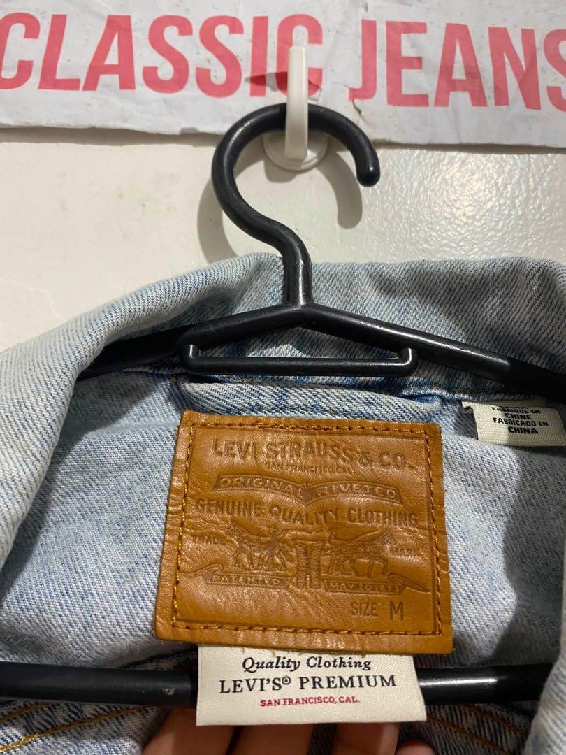 levis patchwork jacket size medium (Category: Coats, Jackets and Outerwear) located in Taguig. Submitted by cjphvip (Listing ID 1464104506, Image 3). Description: LEVIS PATCH WORK FOR HER🌹 size medium on tag 20 x 24 9.5 / 10 condition need wash unisex ₱1500.