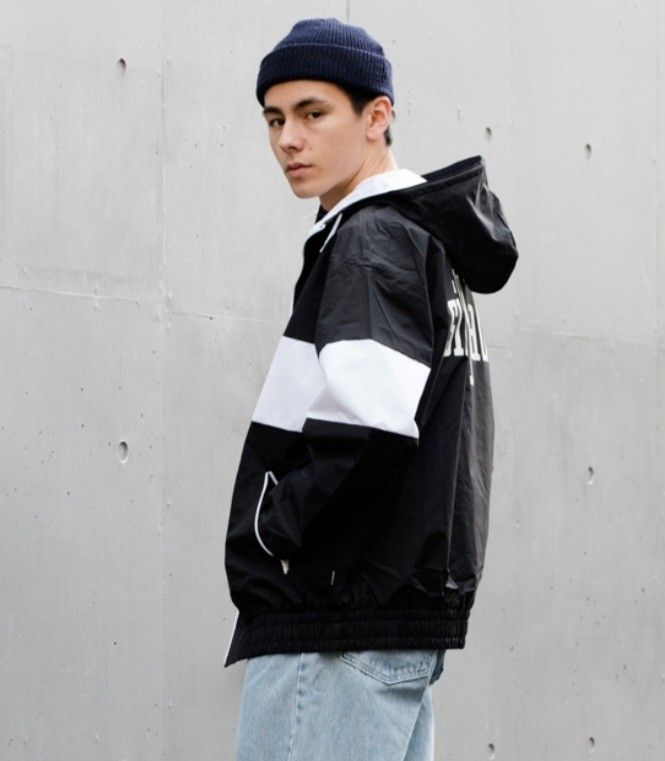 LEVI'S SILVER TAB BAGGY JACKET (Category: Coats, Jackets and Outerwear) located in Manila. Submitted by worthbuyx (Listing ID 1463973327, Image 1). Description: LARGE NO LP LAST PRICE POSTED.