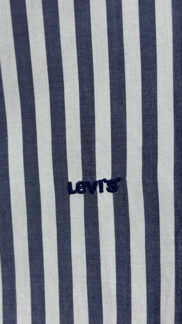 Levi's Striped Button-Down Shirt Relaxed Fit (Category: Shirts) located in Bacoor. Submitted by jiricu1 (Listing ID 1464079577, Image 3). Description: - Classic Levi's button-down shirt - Navy and white vertical stripes - Relaxed fit, Size L - 100% Cotton - Button closure at front and cuffs - Ideal for casual wear.