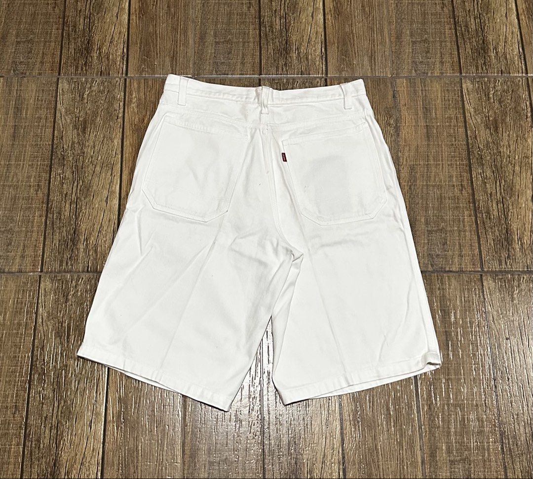 LEVIS WHITE SHORTS (Category: Shorts) located in Manila. Submitted by urban-vintage_2 (Listing ID 1463963353, Image 1). Description: ISSUE: NONE ( NEED WASH ) MOP :GCASH ( NO COD ) SHIP VIA : LALAMOVE & J&T LOCATION : PASIG CITY LENGTH : 22 HEM : 11 WIDTH : 32 .