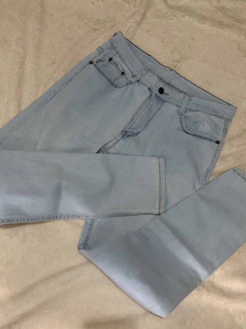 Light Blue Men Skinny Jeans (Category: Jeans) located in Bacoor. Submitted by justinecb (Listing ID 1464082915, Image 2). Description: 33 on tag For mens Skinny jeans stretchy Very good quality .