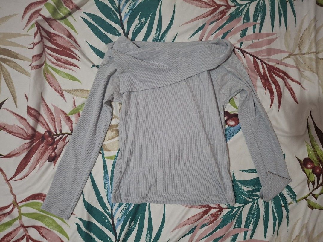 Light Blue Off-Shoulder Long Sleeve Top (Category: Longsleeves) located in Manila. Submitted by oddcat_ccd2d5 (Listing ID 1463955001, Image 1). Description: Grey long sleeve top. Off-shoulder neckline Ribbed texture Size: M-L.