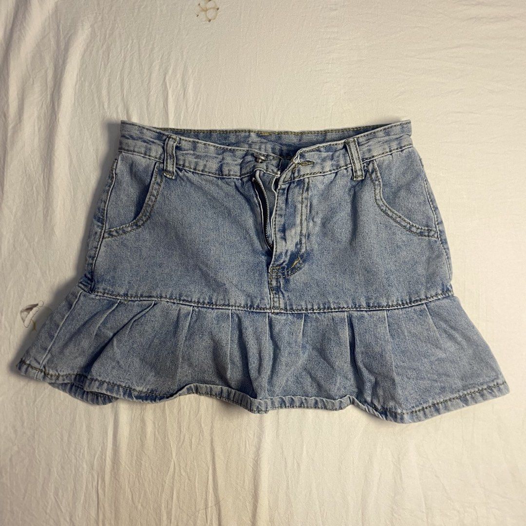Light Wash Denim Ruffle Skirt y2k alt emo (Category: Skirts) located in Bacolod City. Submitted by stqrshel (Listing ID 1464061124, Image 1). Description: XS-S (but fits better on xs) 40-45 KG with loose threads but not visible. - Light wash denim skirt - Playful ruffled hemline - Front zipper and button closure - Two front pockets - Ideal for casual outings - Easy to style with tops and sneakers.
