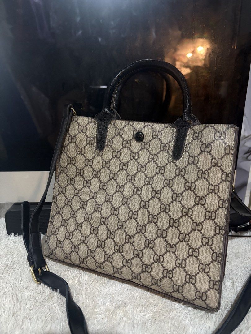 Like new ready to use bag (Category: Tote Bags) located in Davao. Submitted by emmanuelchuamellorin23 (Listing ID 1464087625, Image 3). Description: Like new ready to use bag. Makapal mabigat super ganda pa inside and out. .