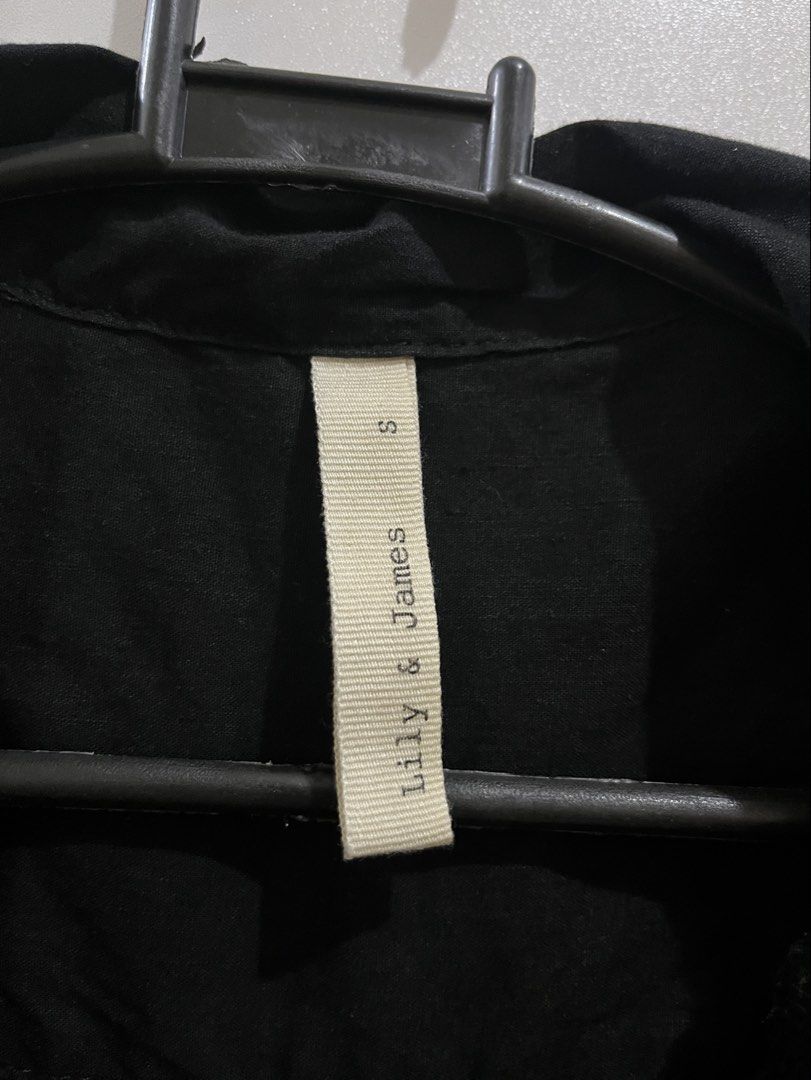 Lily & James Button Down Sleeveless Top (zara, love bonito, coach, boots, lululemon, brandy melville, subdued, hollister, shein, h&m, uniqlo, party top, cardigan, dress, top) (Category: Sleeveless) located in Manila. Submitted by aleqxieee (Listing ID 1464076132, Image 2). Description: MOP: maribank/bdo/bpi MOD: sdd/j&t loc: taft.