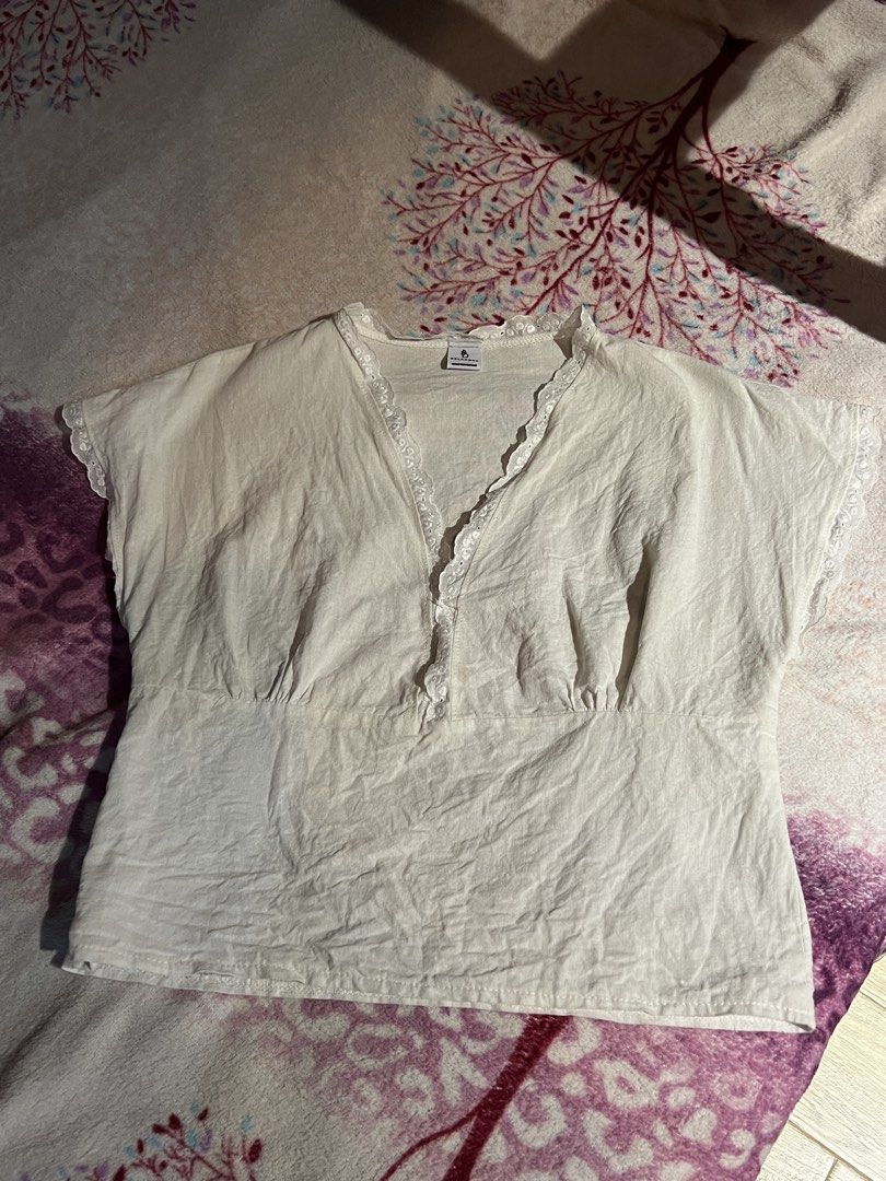 Linen Top (Category: Blouses) located in Manila. Submitted by nissi.b (Listing ID 1463919432, Image 3). Description: get both tops for 300 only top 1: Lanna Laced Top - linen fabric - off white - xs to medium size - worn twice only top 2: Linen Ring Halter Top - linen fabric - sand beige - s to medium size - worn once only pm for ww pics and actual pics delivery: j&t or lalamove c/o buyer mop: gcash/bank transfer pm for more info!.